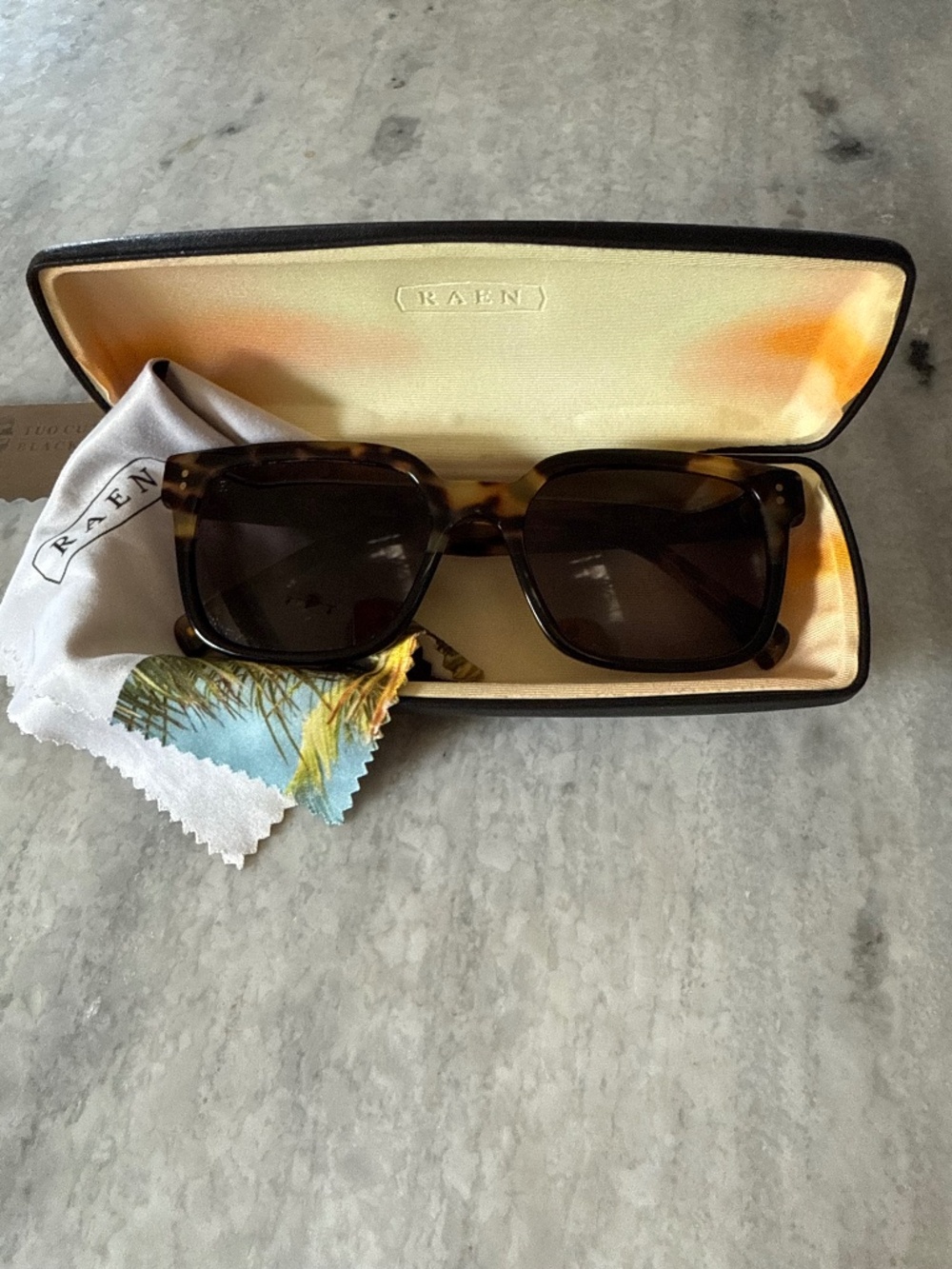 RAEN West Sunglasses Tamarin/Dark Smoke